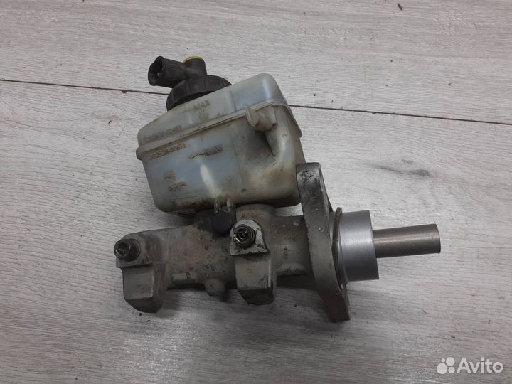 Цилиндр тормозной главный Renault Duster