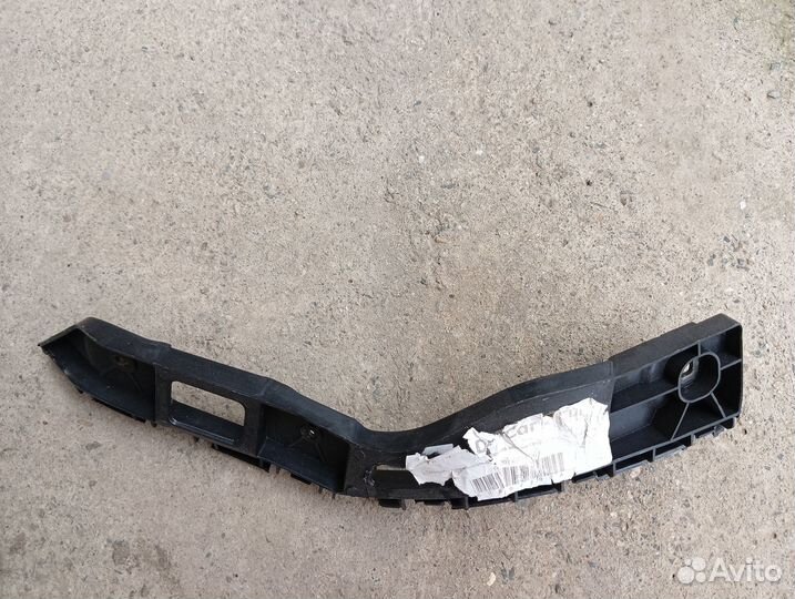 Кронштейн крепления заднего бампера правый polo