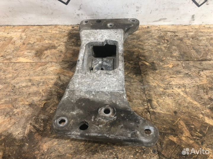 Кронштейн кпп Bmw 5-Series Gran Turismo F07 До