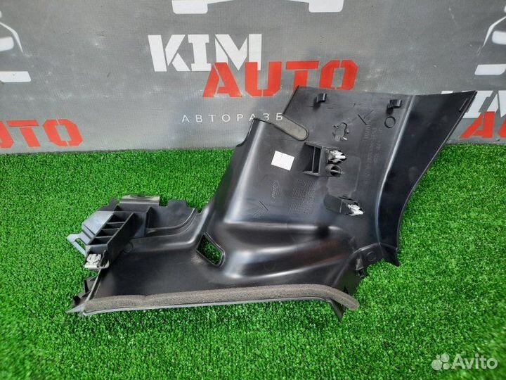 Накладка задней стойки левая Ford Focus 3 2.0L