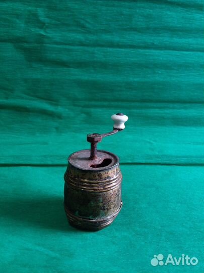 Старинная мельница для перца