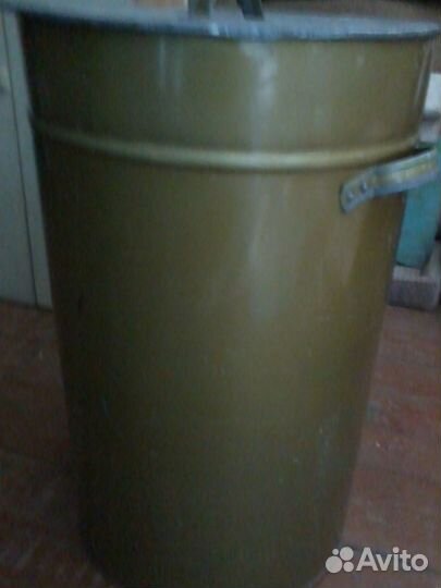 Бак с крышкой