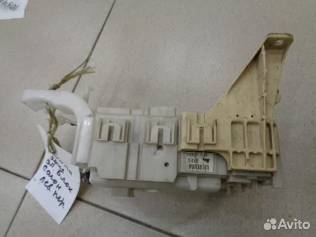 Блок предохранителей салонный Toyota Yaris 2005-2