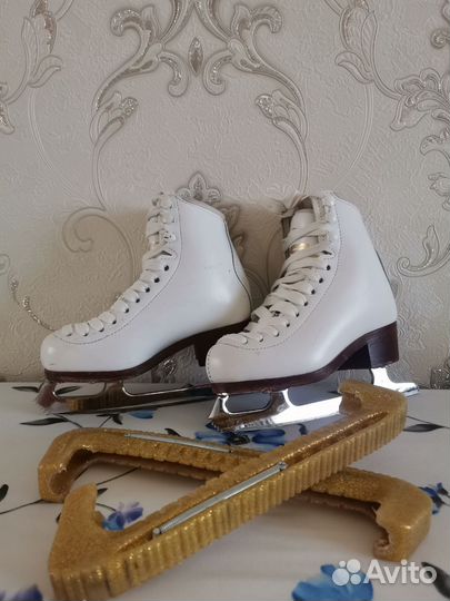 Продам Коньки для фигурного катания