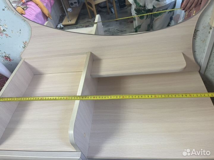 Трюмо с зеркалом