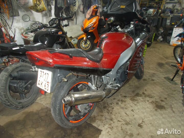 Мотоцикл сузуки-RF 400-RV