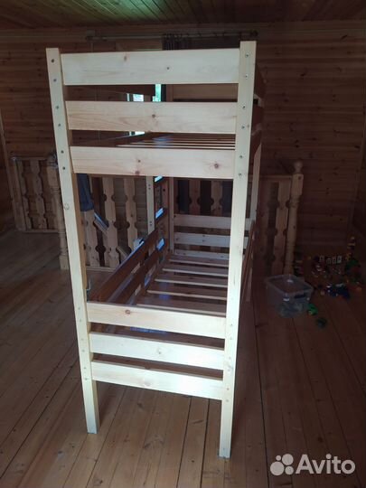 Детская двухярусная кровать