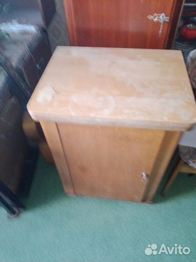 Швейная машинка с тумбой Veritas 8014/3