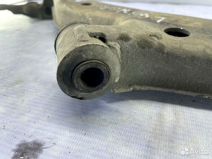 Рычаг подвески левый Nissan Wingroad Y11