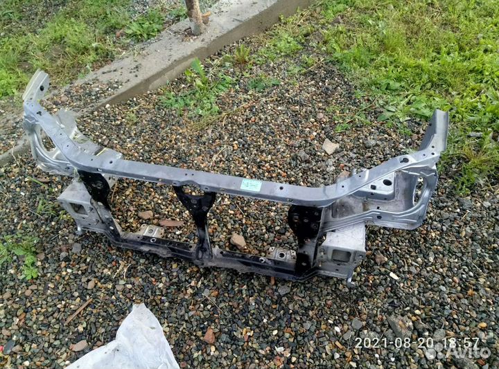 Рамка радиатора(телевизор) Subaru impreza 2002