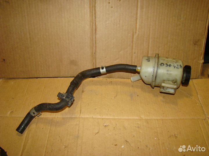 Бочок жидкости гур Nissan pathfinder 09г