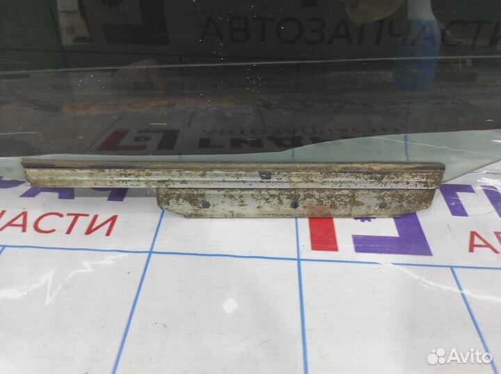 Стекло двери задней левой Toyota Corolla (E180) 68