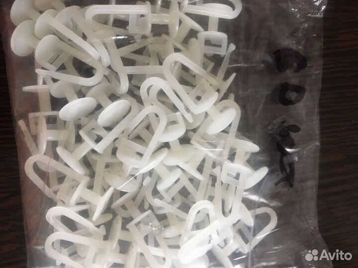 Крючки пластиковые для карниза