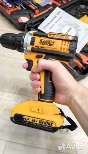 Шуруповерт Dewalt 26V с инструментами