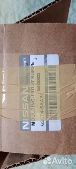 Молдинг переднего бампера правый хром Z52