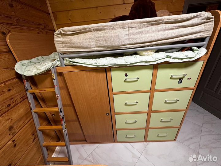 Мебельный гарнитур в детскую