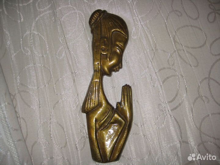 Маски на стену