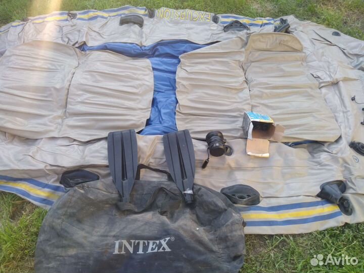 Продам надувную лодку intex