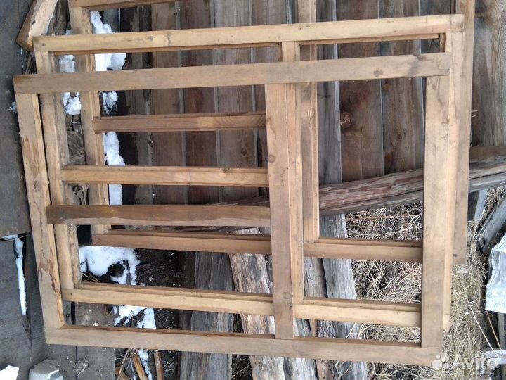 Деревянная оконная рама