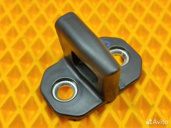 Петля замка двери Mercedes Cls W219 3.5 M272 2007