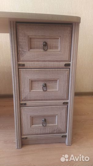 Детский письменный стол