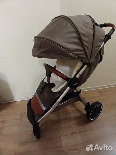 Прогулочная коляска всесезонная