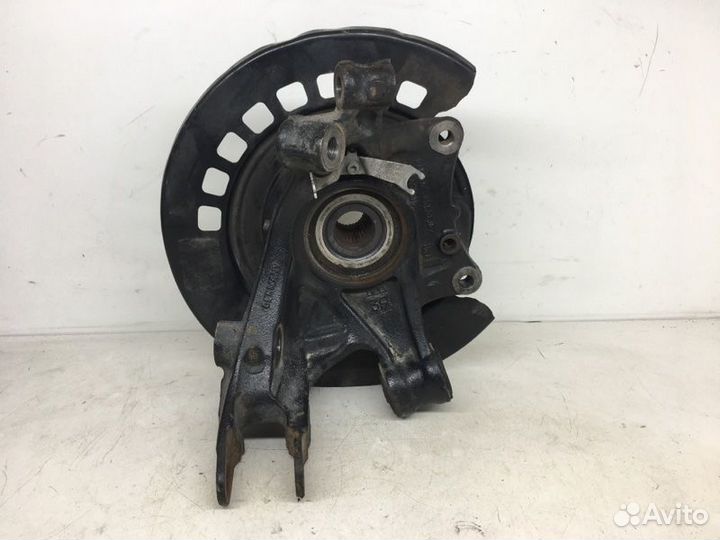 Кулак задний левый Audi Q7 3.0 FSI 2014