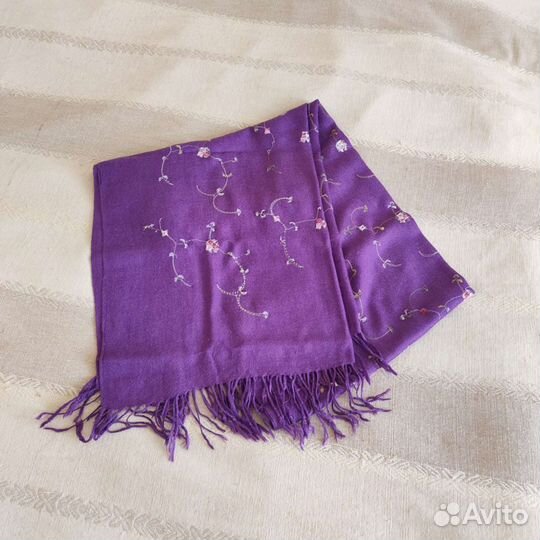 Нежный шарф с вышивкой