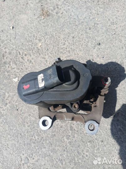 Суппорт задний левый и правый на Пассат б6, Тигуан