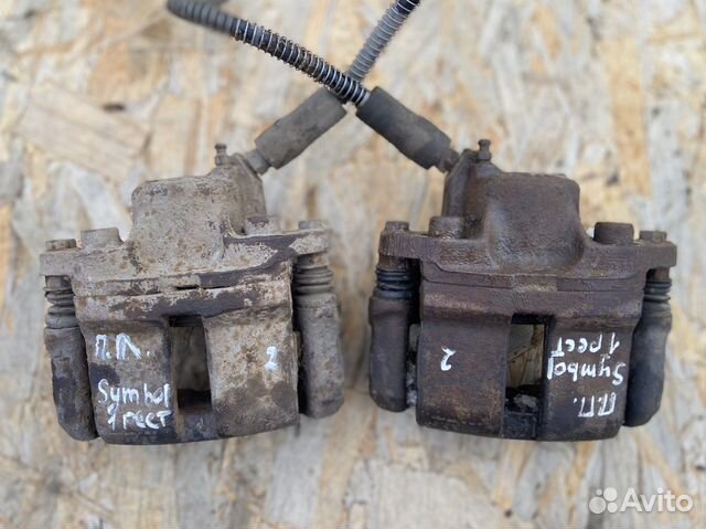 Суппорт передий левый Renault Symbol 1