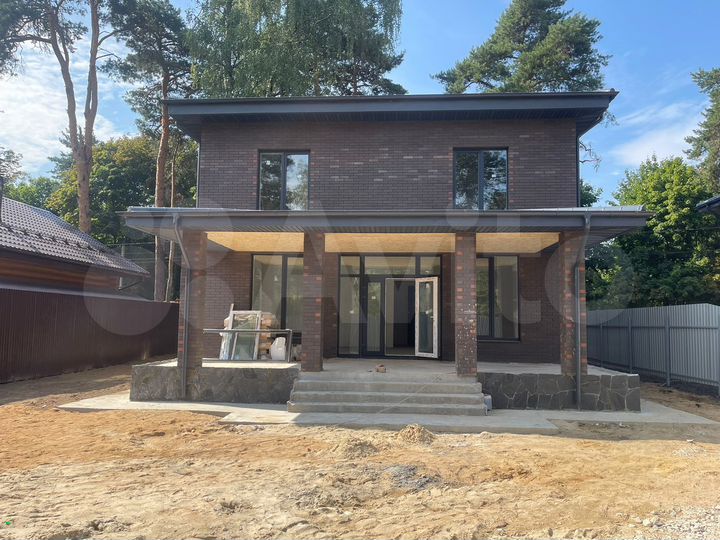 Коттедж 208,5 м² на участке 9,1 сот.