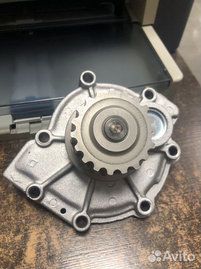Водяная помпа Volvo xc 90 2007г.в