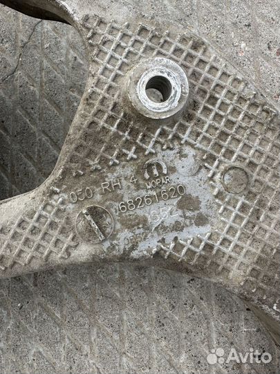 Рычаг передний правый dodge ram 5gen 68261620