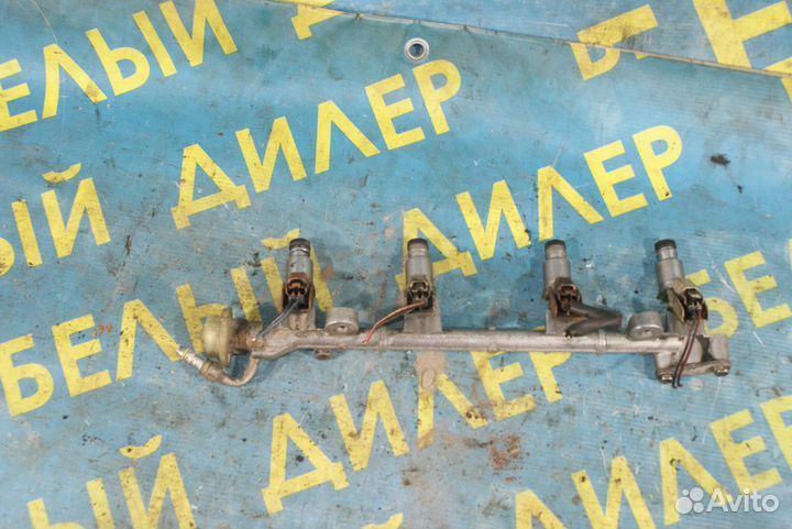 Топливная рампа + форсунка Toyota Avensis