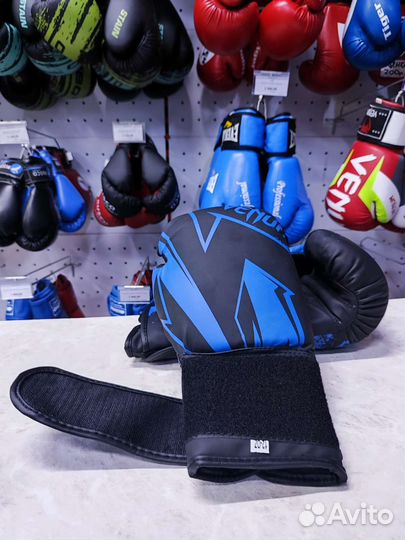 Боксёрские перчатки Venum 