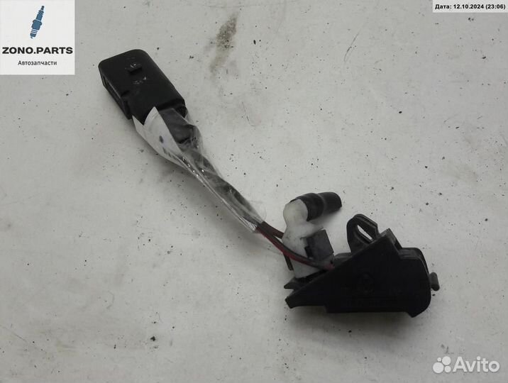 Форсунка омывателя 1z0955987a на Skoda Octavia mk2 (A5)