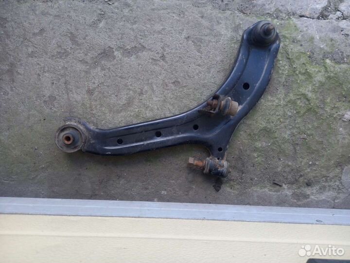 Хундай Акцент левый рычаг