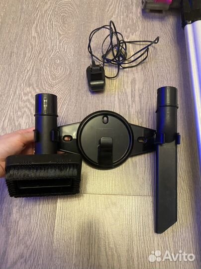 Пылесос Redmond вертикальный