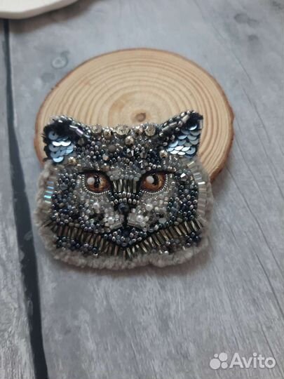 Брошка, ручная вышивка