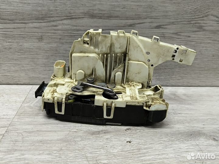 Замок задней правой двери Mercedes Sprinter 906