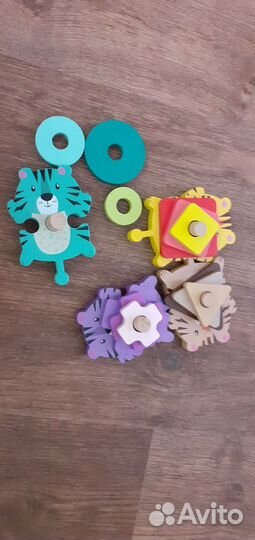 Пакетом развивающие фирменные игрушки