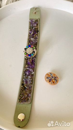 Браслет на коже из кусочков аметиста