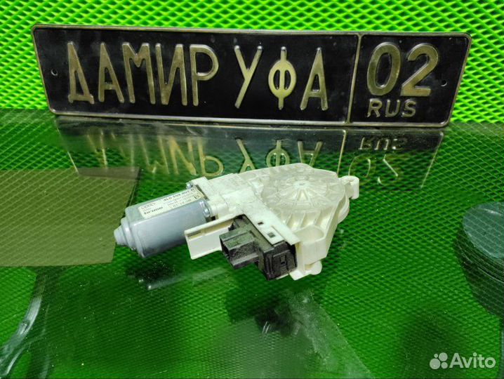 Мотор стеклоподъемника передний левый Audi Q7