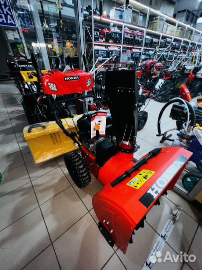 Снегоуборщик бензиновый Honda HSS 13HP