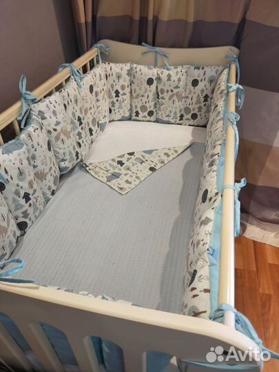 Детская кроватка с маятником и ящиком