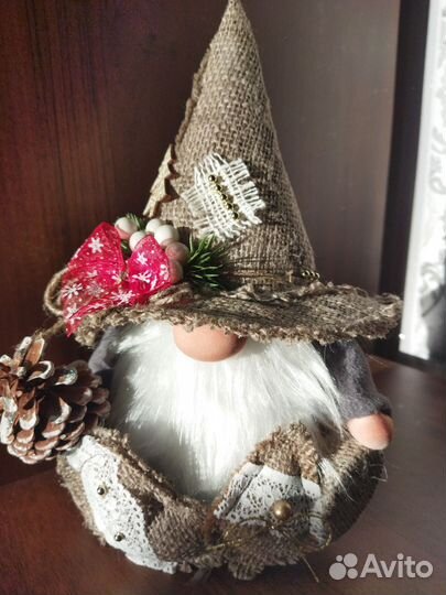 Гном из мешковины на новый год