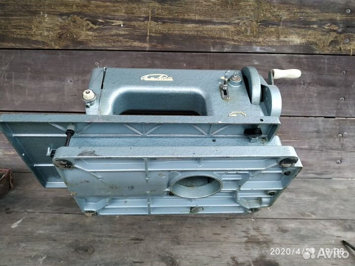 Швейная машинка 