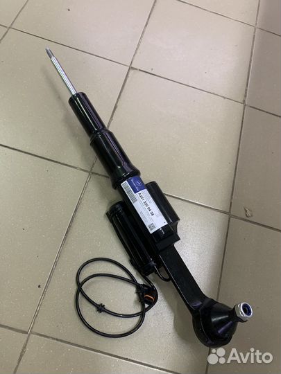 Амортизатор передний левый Mercedes W221 S 4Matic