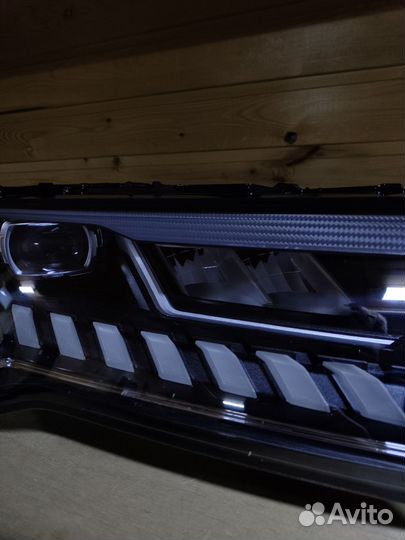 Фара Audi Q7 4M rest правая