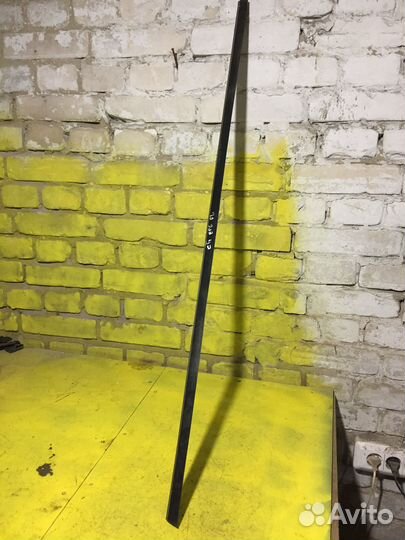 Накладка стекла переднего левого Citroen C4